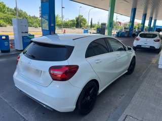 Se vende o cambio mercedes Benz  a 200d AMG line 7