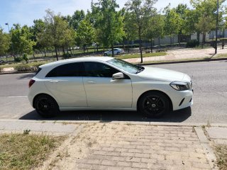 Se vende o cambio mercedes Benz  a 200d AMG line 7