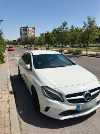 Se vende o cambio mercedes Benz  a 200d AMG line 7