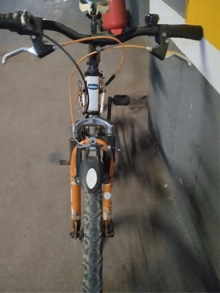 Bicicleta Decathlon Blanca y Naranja