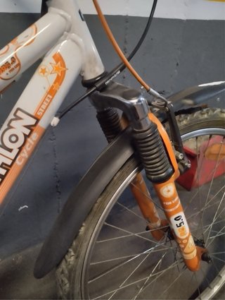 Bicicleta Decathlon Blanca y Naranja