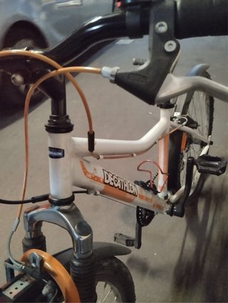 Bicicleta Decathlon Blanca y Naranja