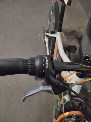 Bicicleta Decathlon Blanca y Naranja