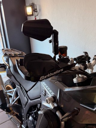 Kove 800 X Pro Negra y Dorada
