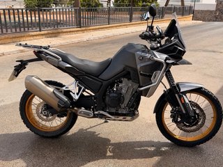 Kove 800 X Pro Negra y Gris