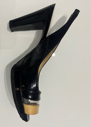 Zapatos Sacha London charol negro y camel