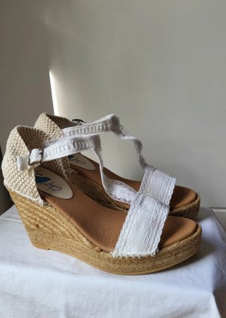Cuñas SIN ESTRENAR. Altura 10cm. Plataforma 3cm.