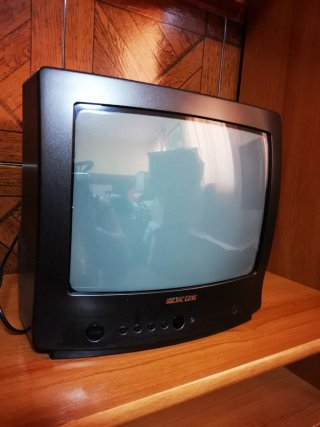 Televisor antiguo Basic Line negro
