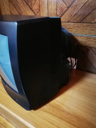 Televisor antiguo Basic Line negro