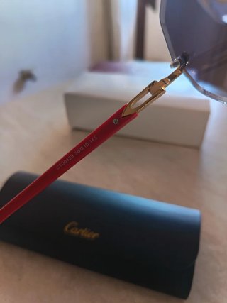 Occhiali da sole Cartier rossi