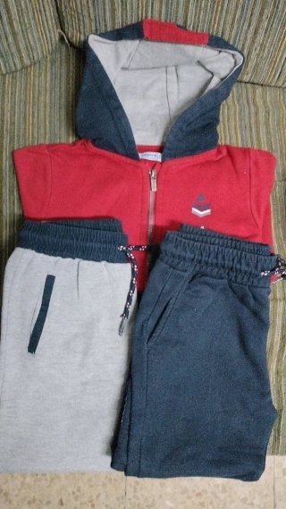 Chaqueta infantil gris y verde con capucha