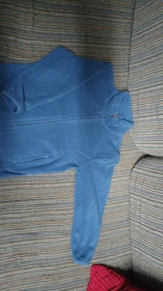Chaqueta infantil gris y verde con capucha