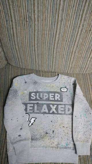Chaqueta infantil gris y verde con capucha