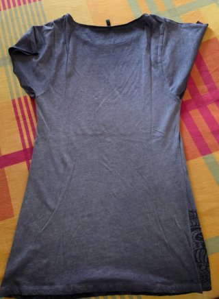 Camiseta Benetton floral gris