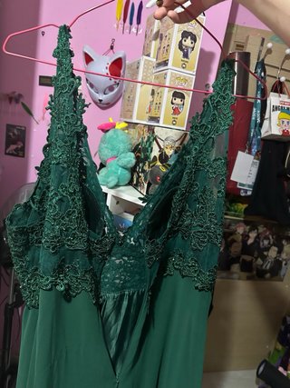 Vestido verde elegante con encaje