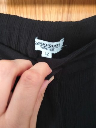 Pantalón negro suelto