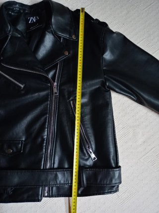 Cazadora efecto piel Zara mujer