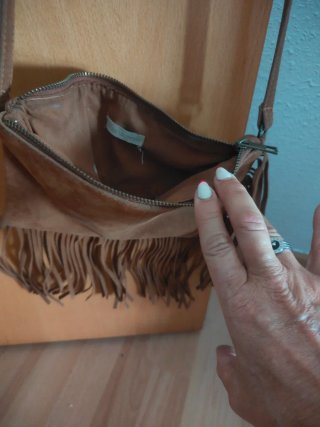 Bolso de ante con flecos