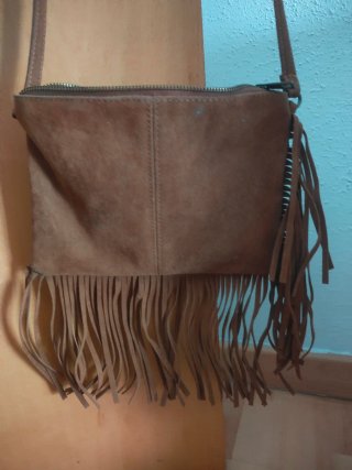 Bolso de ante con flecos