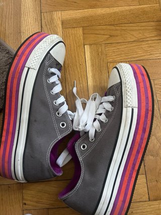 Converse plataforma grises y moradas