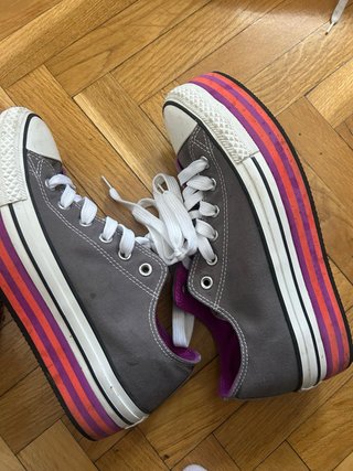 Converse plataforma grises y moradas