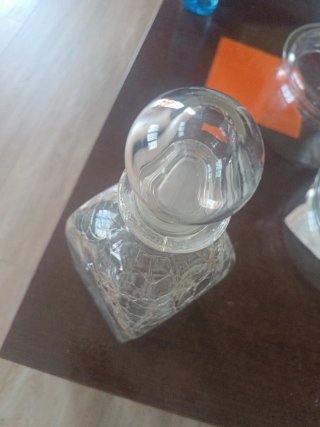 Botella vintage de cristal labrado