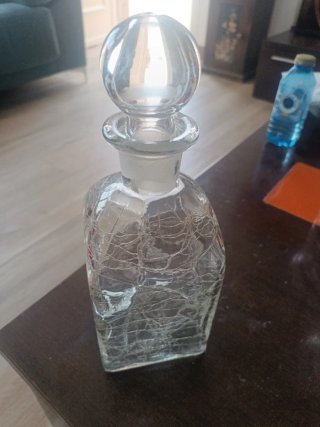 Botella vintage de cristal labrado