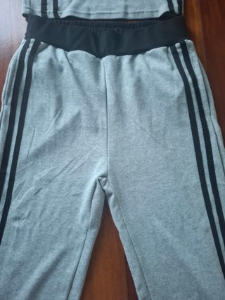Conjunto chándal crop top y pantalón