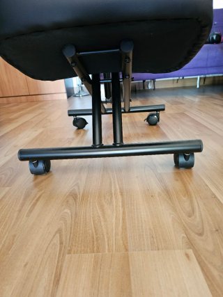 Silla de escritorio ergonómica negra