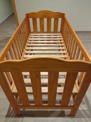 Cuna de madera natural