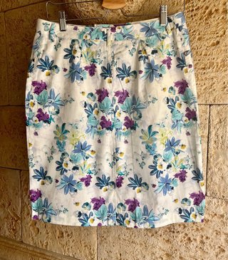 Falda Lasserre floral tipo vaquera nueva