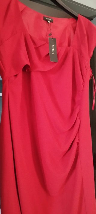 Vestido rojo NUEVO de cóctel midi drapeado en crep