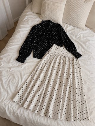 Conjunto blusa y falda con lunares
