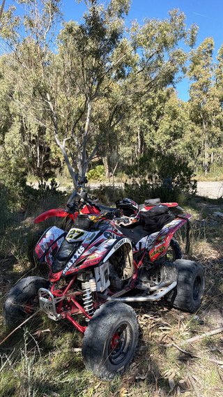 Suzuki LTZ 400 Quad Rojo y Blanco