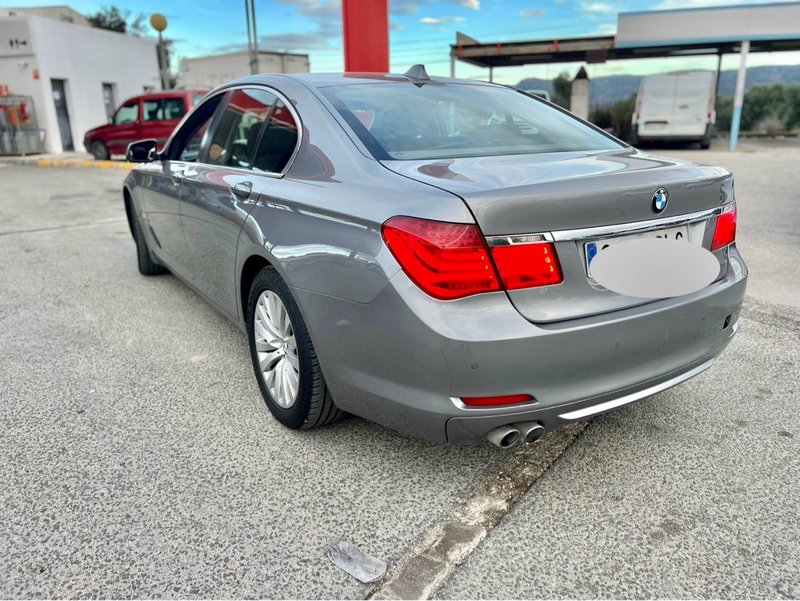 BMW Serie 7 2010 - foto 1
