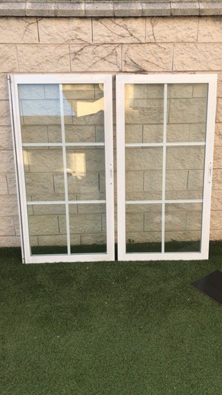Ventanas de aluminio blancas