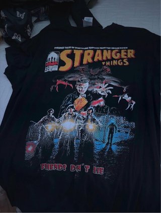 Camiseta Stranger Things Friends Don't Lie