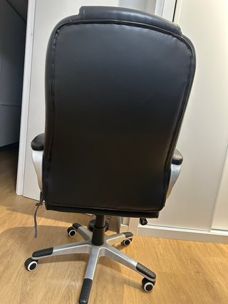 Silla de oficina negra
