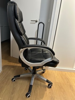 Silla de oficina negra