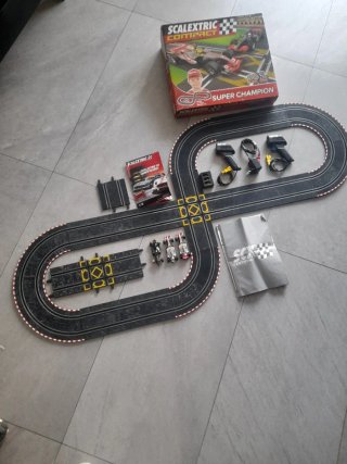 Scalextric Compact Super Champion 1:43