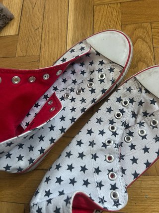 Converse Estrellas Blancas y Rojas