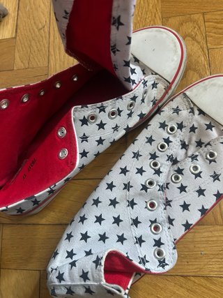 Converse Estrellas Blancas y Rojas