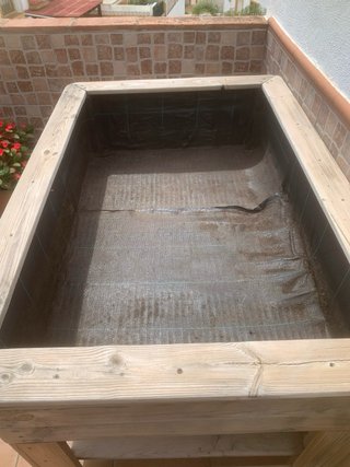 Huerto de madera con ruedas