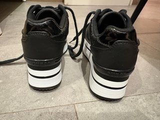 Zapatillas Guess Hansini Negras
