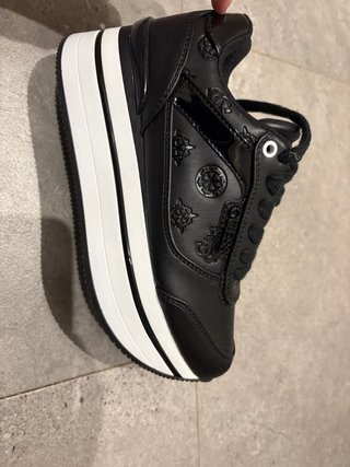 Zapatillas Guess Hansini Negras