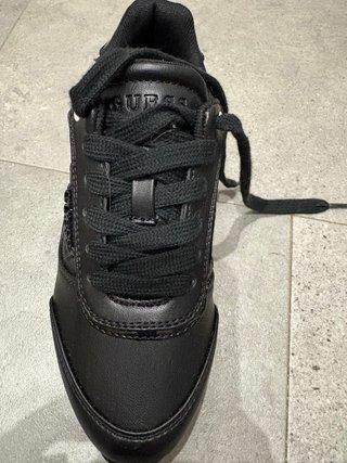 Zapatillas Guess Hansini Negras