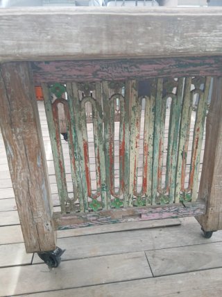 Mesa de madera maciza de pino  antigua,