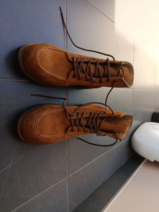 Botas de camurça castanhas