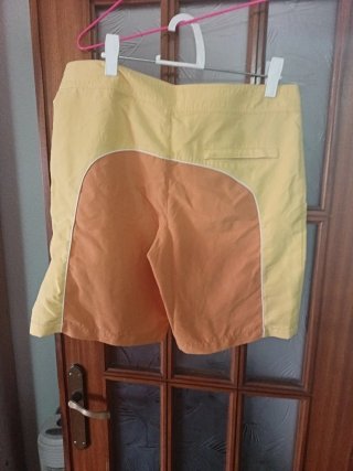 Bañador naranja y amarillo