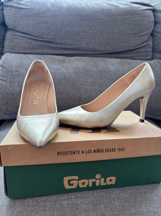 Zapatos Unisa Talla 37 Dorados